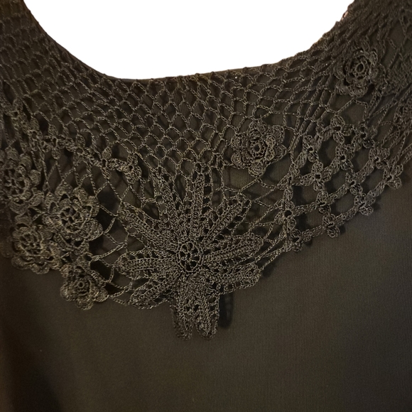 Womens tank sweater with lace overlay - Picture 3 of 5